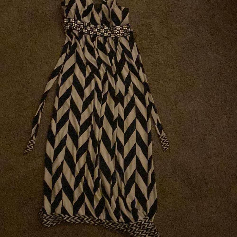 It is a zebra stripe dress that would look amazing on you🤍